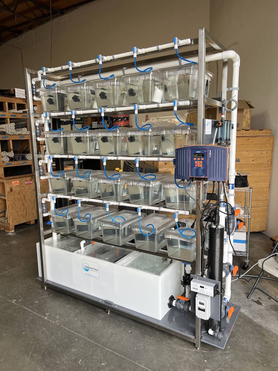 Vertical rack system with clear grow tanks